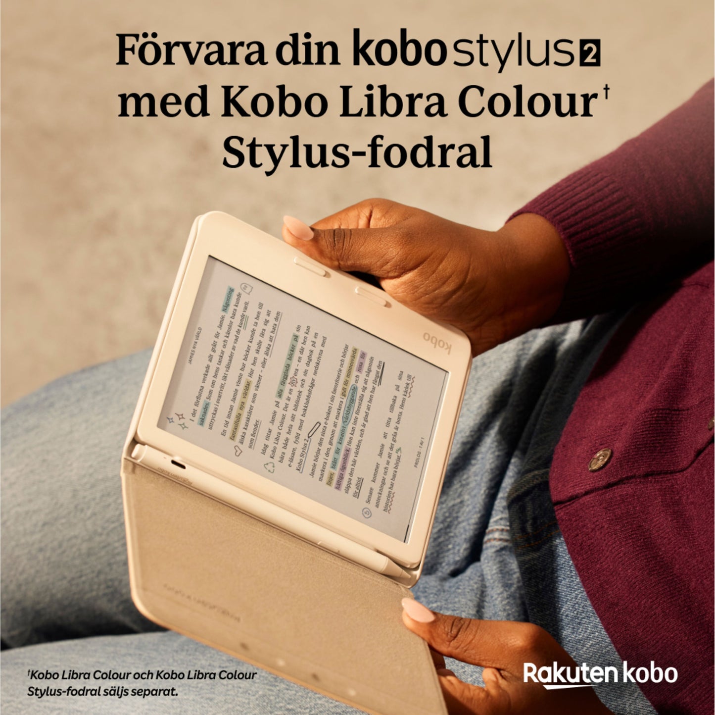 Kobo Libra Colour i beige omslag med hvid Kobo Stylus 2-pen vedhæftet, svensk tekst om opbevaring, Kobo-logo i hjørnet.
