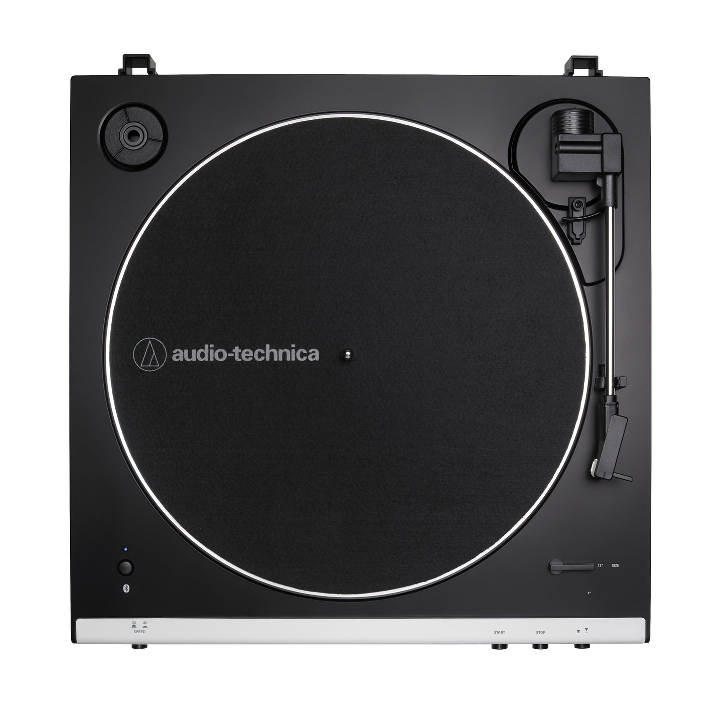 Audio Technica AT-LP60XBTWH pladespiller hvid set oppefra med sort plade, mærket filt måtte, tonearm til højre.