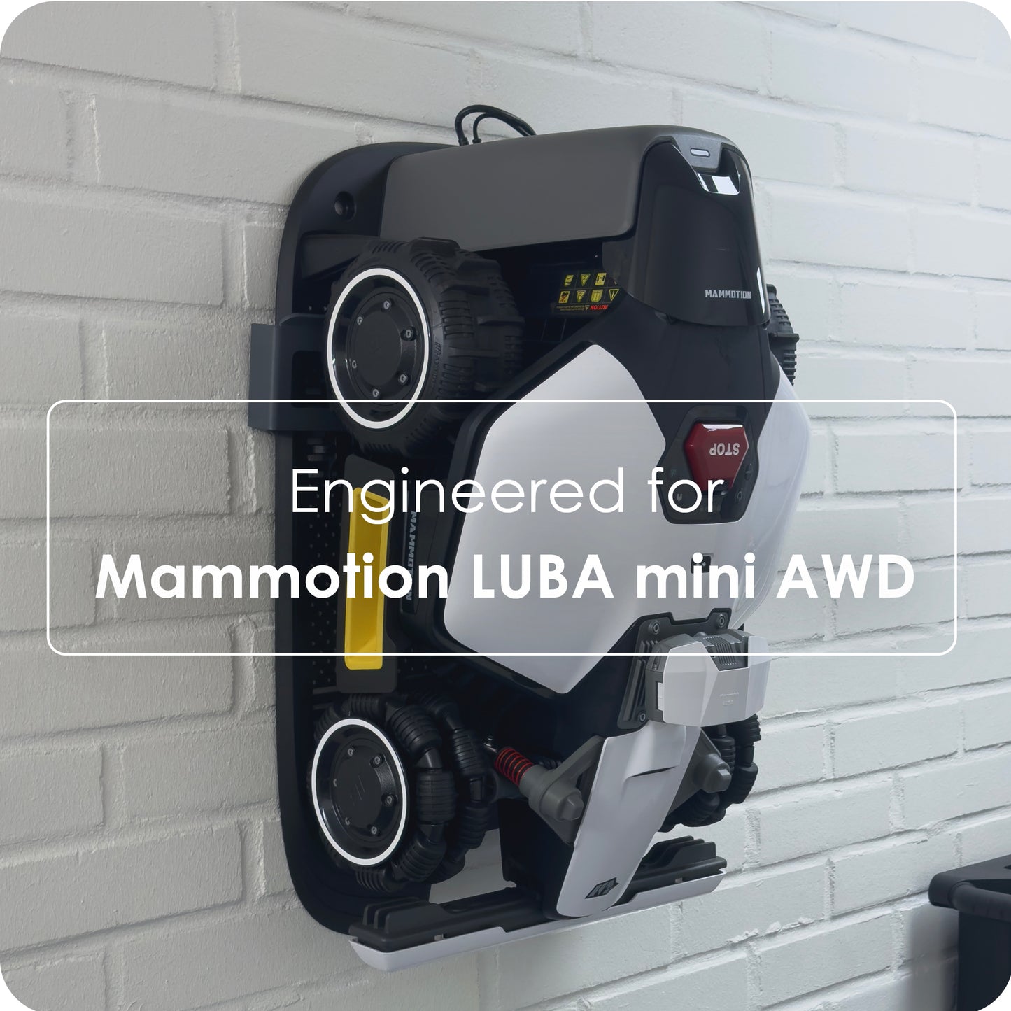 Grimsholm vægholder til Mammotion Luba Mini, vertikal montering, tekst: Engineered for Grimsholm, til Mammotion Luba Mini.