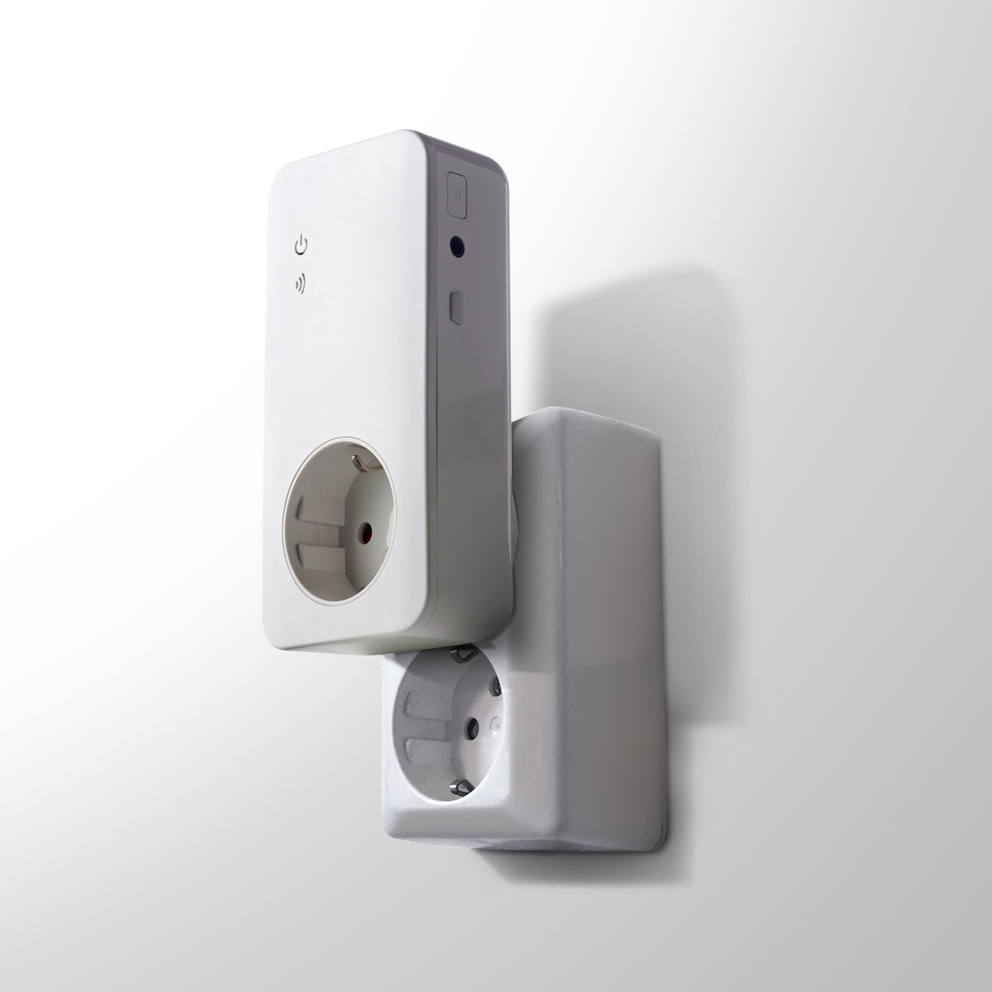 YOYOPower 4G Switch Fjernstrømbryder EX4, hvid, europæisk stik, tilsluttet stikkontakt.