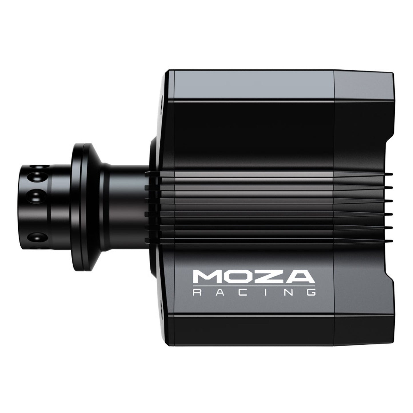 MOZA Racing R5 racersimulator sideview med rat, pedaler, sort direct drive akselafstand, køleribber og hvidt MOZA-logo.