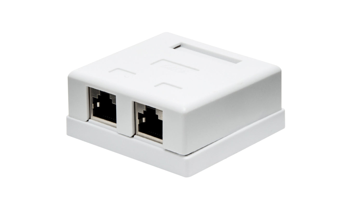 Overflademonteret UTP-netværksstik Cat. 6, 2 porte, til Cat 6 ethernetkabler, hvid plast, kompakt design.