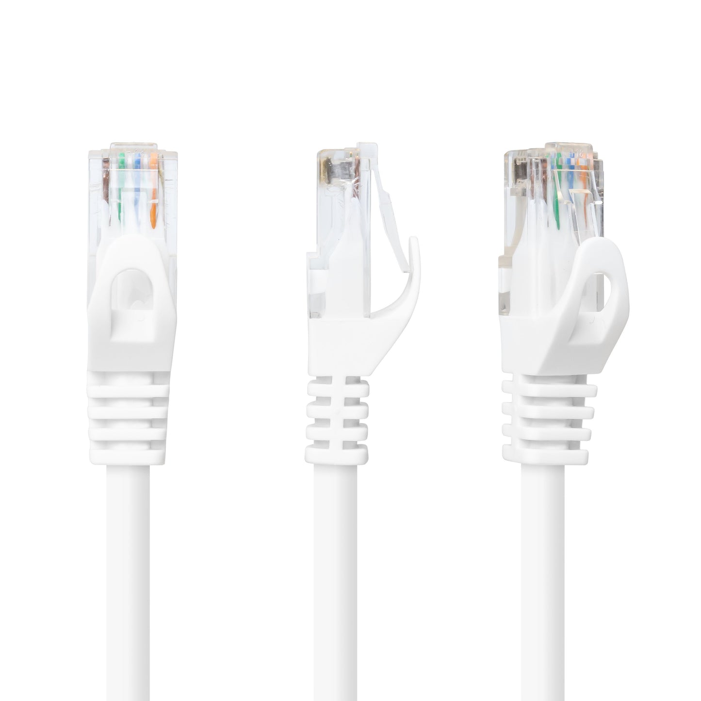Luxorparts UTP-netværkskabel Cat. 6 hvid 3,0 m med klare RJ45-stik vises oprejst fra flere vinkler.