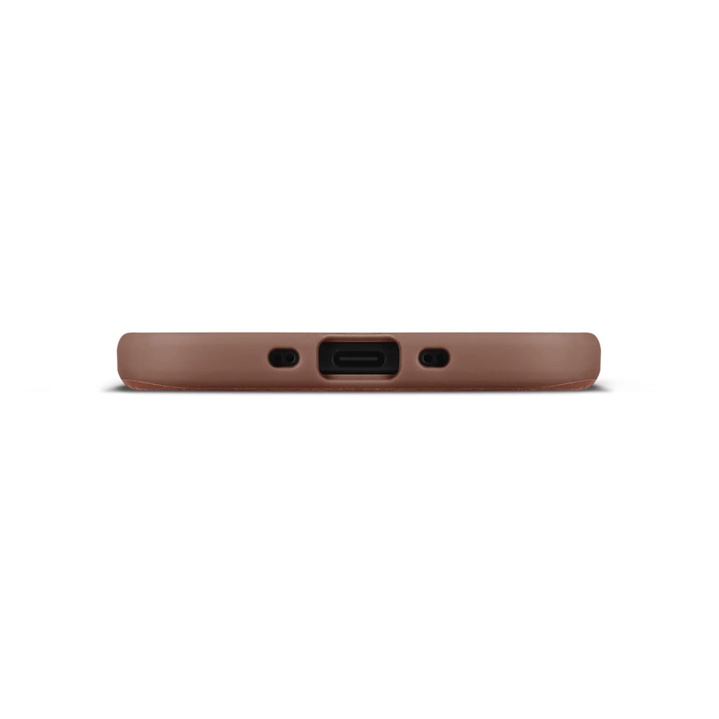 WOOLNUT læderetui til iPhone Air Cognac, close-up af bund med opladningsport, højttalergrill, MagSafe kompatibel.
