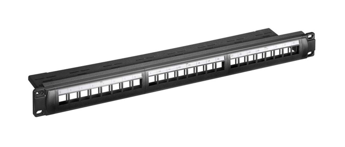 Sort 19" Keystone patchpanel med 24 nummererede porte til Ethernet-kabler i netværksrack eller kabinet.