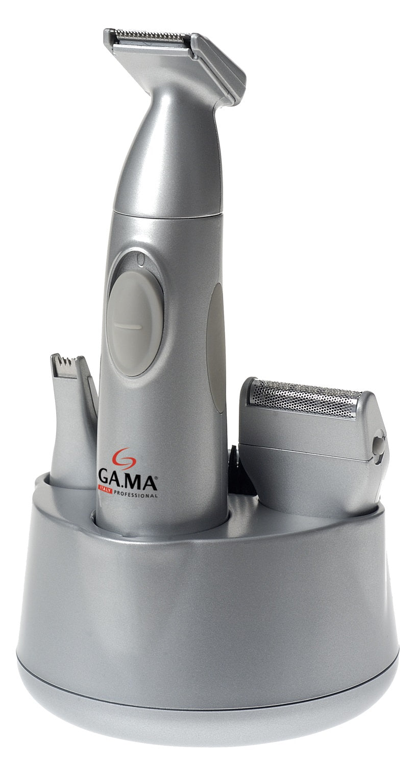 GA.MA GM2102 6i1 hygiejnetrimmer sølv med skæg- og ansigtstrimmer, shaver, tilbehør og rund ladebase med GA.MA logo.