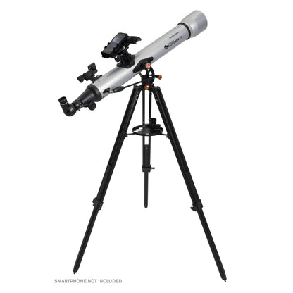 Celestron Starsense Explorer LT80AZ 80 mm teleskop sølv på sort stativ med justerbar mobilholder, peger skråt opad.