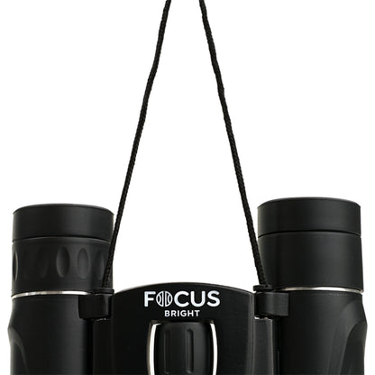 Focus Sport Optics Lys kompaktkikkert med 8x zoom, nakkestrop og FOCUS BRIGHT-logo på kikkerthuset.