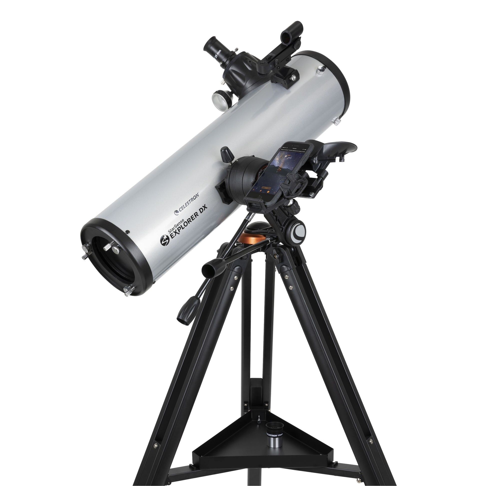 Celestron Starsense DX130 AZ 130 mm teleskop på sort stativ med justeringsgreb og synlig smartphoneholder.