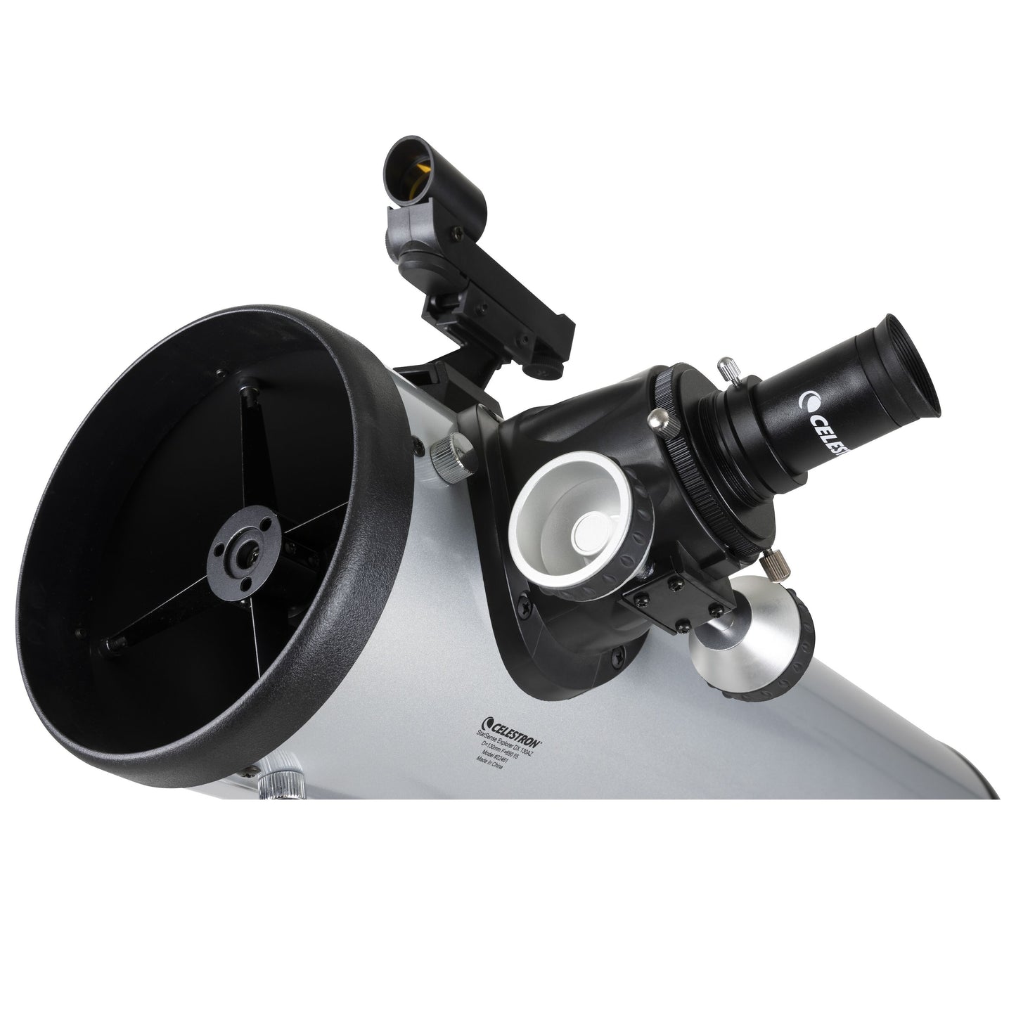 Celestron Starsense DX130 AZ 130 mm teleskop close-up med okular, fokuseringsknapper, finderscope og åben tube.