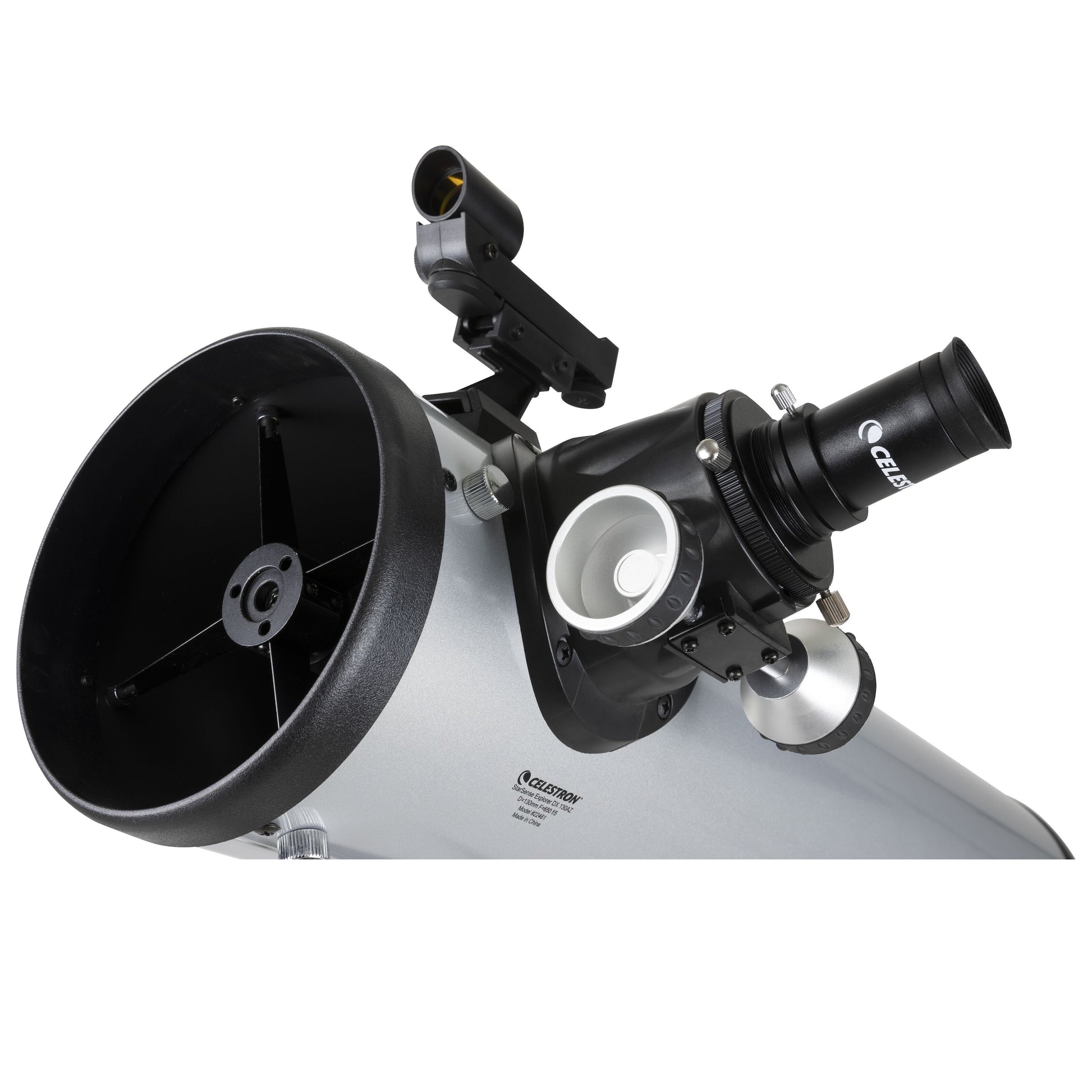 Celestron Starsense DX130 AZ 130 mm teleskop close-up med okular, fokuseringsknapper, finderscope og åben tube.