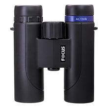 Focus Aktiv 10x32 kikkert, sort med blå detaljer, vejrbestandig, "ACTIVA" på højre rør, "FOCUS" på midterhængsel.