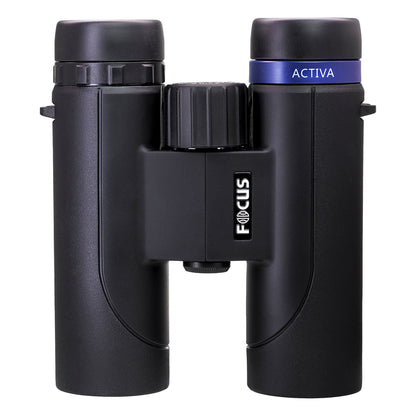 Focus Aktiv 10x32 kikkert, sort med blå detaljer, vejrbestandig, "ACTIVA" på højre rør, "FOCUS" på midterhængsel.