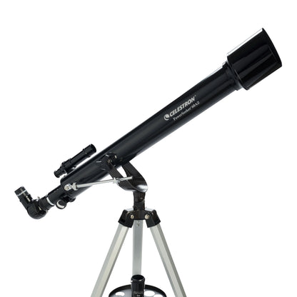 Celestron Powerseeker 60 AZ sort teleskop på sølvfarvet stativ med azimutal montering, vinklet opad.