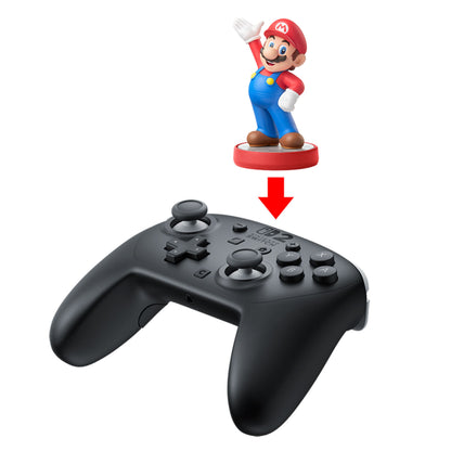 Nintendo Switch 2 Pro Controller sort med Mario-figur over og rød pil fra figuren til controlleren, viser sammenhæng.