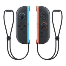 Nintendo Joy-Con 2-sæt blå (venstre) og rød (højre) controller med sort håndledsremme.