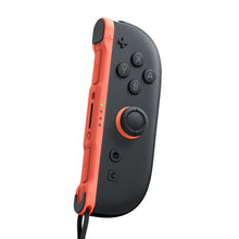Nintendo Joy-Con 2 (H) controller rød/sort, sidevisning med synlige knapper, joystick, håndledsrem og bevægelseskontrol.