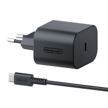Nintendo oplader til Nintendo Switch 2, sort AC-adapter med USB-C-port, USB-C-kabel og to runde stikben til EU strømstik.