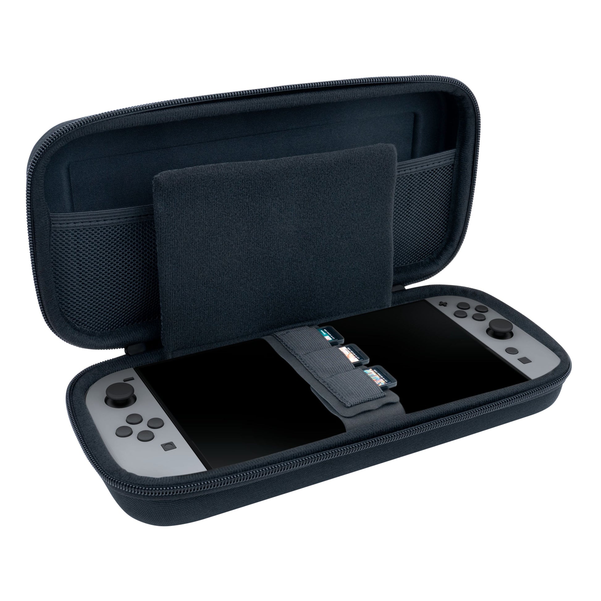Nintendo Switch 2 grå håndholdt konsol i åben sort taske med netlomme i låget og til spilslot over skærmen.