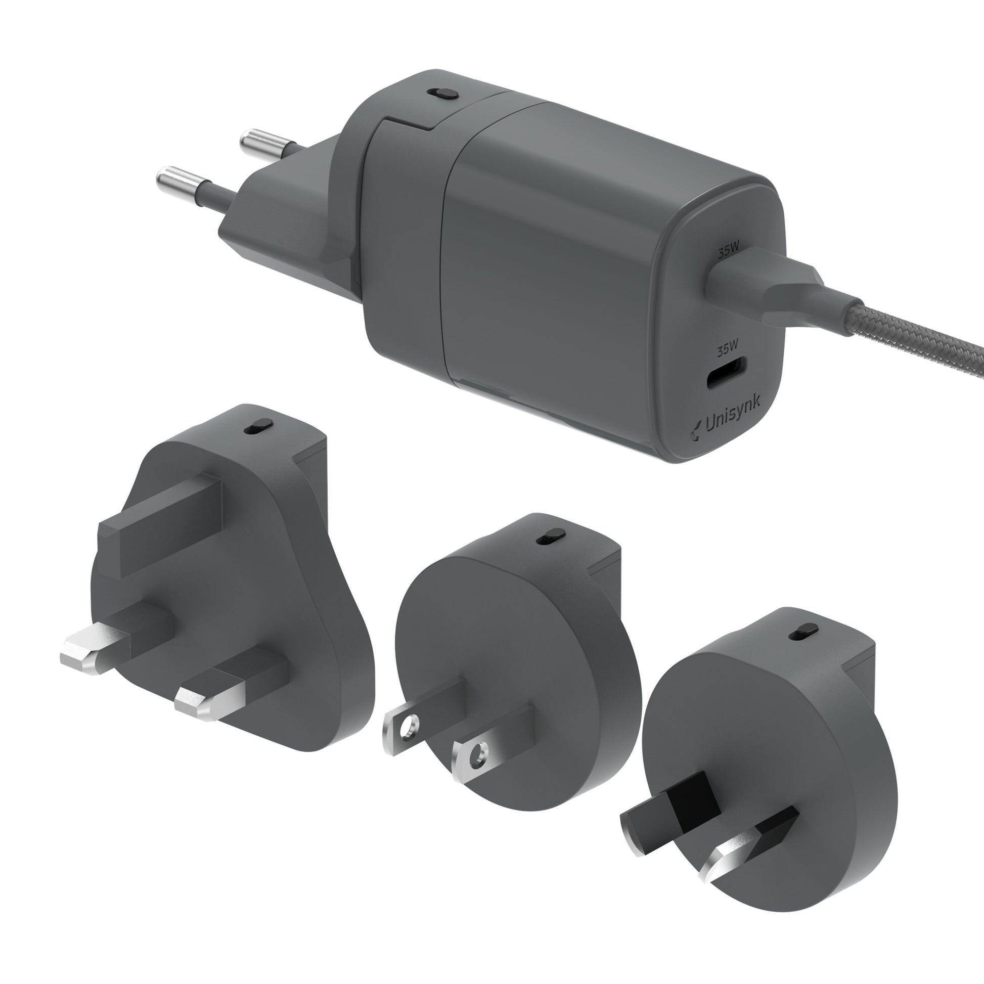Unisynk Kompakt 2-port oplader sort, 35W, tre regionale stikadaptere, USB-C kabel, Unisynk logo på enheden.