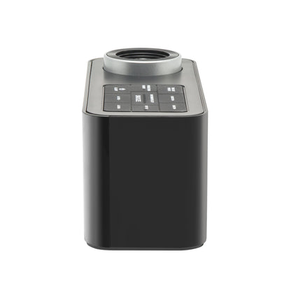 Rubicson projektorur med alarm og FM-radio, sort rektangulær, cirkulært topåbning, knapper og LED-display foran.