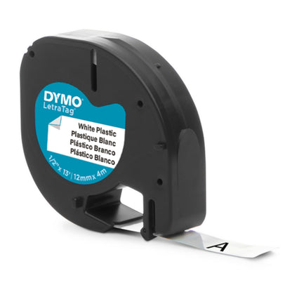 Dymo Letratag mærketape plastik 12 mm hvid til Letratag maskiner, tapen føres ud med synligt trykt bogstav A.