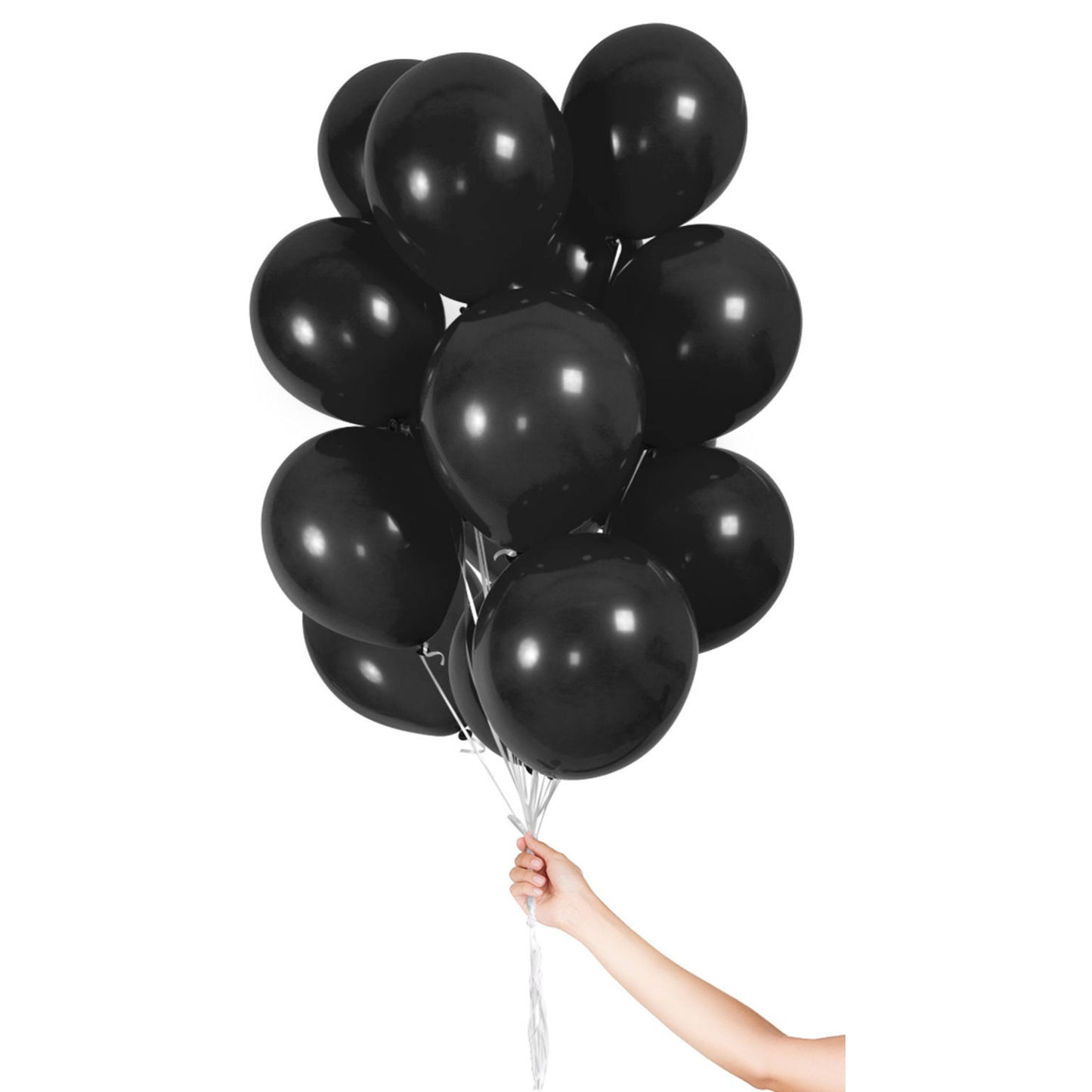 Balloner 30-pak sort med ballonsnor holdes i hånd.