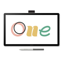 Wacom One 14 tegneskærm m. pen, skærm viser "One" i farvet typografi: O rosa/sort, n gul, e grøn.