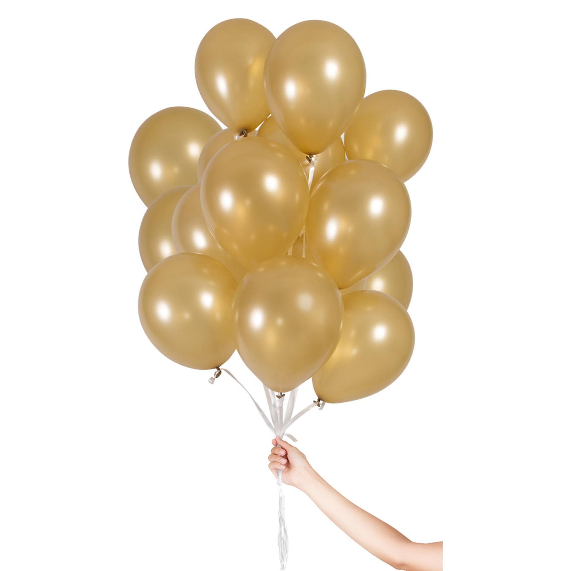 Folat Balloner 30-pak guld latex, samlet bundet med snor og holdes i hånd nederst i billedet.