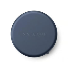 SATECHI OnTheGo 5-i-1 Neo, rund, indigo, set ovenfra med SATECHI-logoet centreret på toppen.