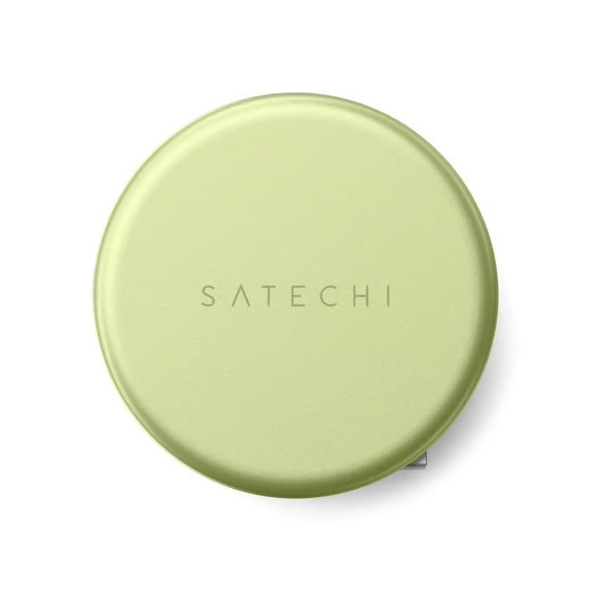 Satechi OnTheGo 5-i-1 Neo Citrus, rund USB-C-hub, set ovenfra med SATECHI-logoet i midten.