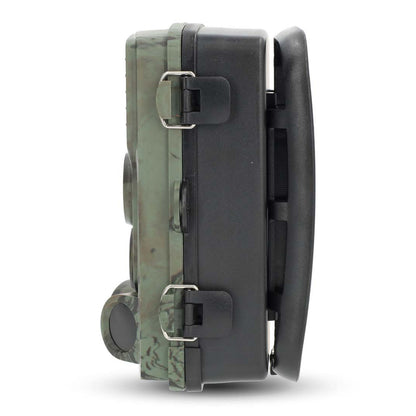 Camouflage hardcase til Ultra HD 4K vildtkamera med sorte låse og robust håndtag i højre side, understøtter nattesyn.
