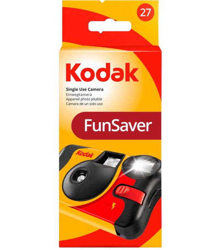 Kodak engangskamera med blitz til 27 billeder, rød og gul emballage med Kodak-logo, produktoplysninger på flere sprog.