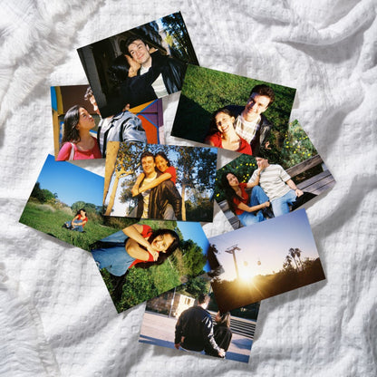 Fujifilm QuickSnap Flash Engangskamera 27 billeder vises med printede fotos, alle taget udendørs med kameraet.