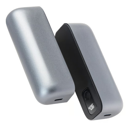 Magnetisk, delbar håndvarmer med powerbank (2×5000 mAh), display, knap til varmeniveau, grå, afrundede kanter.