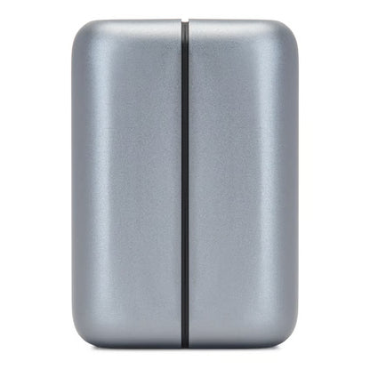 Magnetisk, delbar håndvarmer med powerbank (2 x 5000 mAh), sølvgrå, rektangulær med afrundede kanter og sort lodret midterlinie.