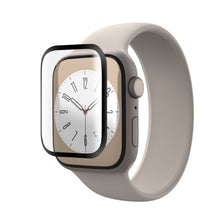 Apple Watch Series 7/8/9 45 mm digital beige ur med Elite Extreme Curved skærmbeskytter vist forstørret foran skærmen.