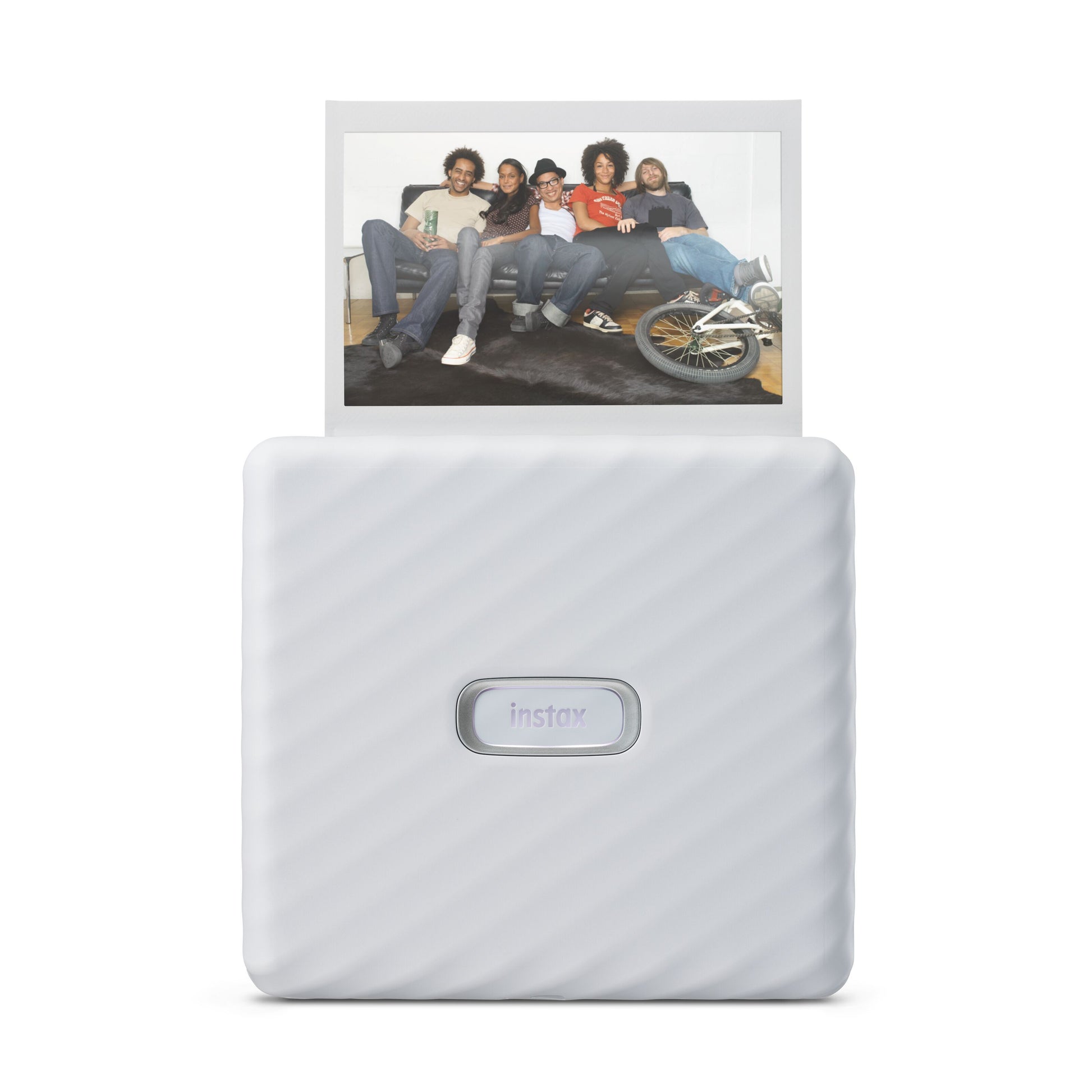 Fujifilm Instax Link Wide hvid smartphone-printer med tekstureret overflade, Instax-logo og Instax Wide-film.