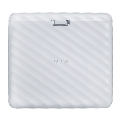Fujifilm Instax Link Wide smartphone-printer, hvid, kvadratisk med diagonale striber og FUJIFILM-logo i midten.