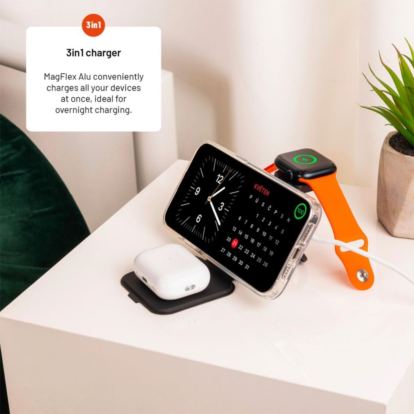 Fixed MagFlex Alu 3-i-1 trådløs oplader med MagSafe til iPhone, Apple Watch og AirPods på natbord.