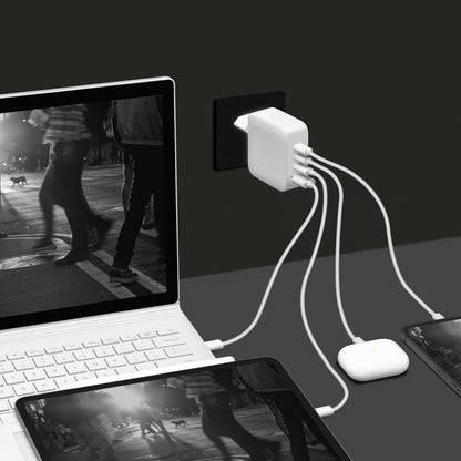 Linocell Premium GaN multioplader PD 3.1 140 W hvid lader laptop, tablet, trådløse ørepropper og smartphone med hvide kabler.