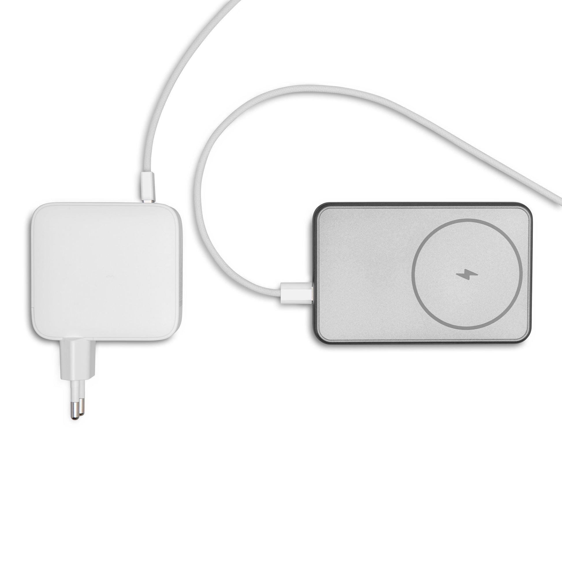 Linocell Premium GaN multioplader PD 3.1 140 W hvid med kabel til sølv rektangulær trådløs opladeplade med lynsymbol.