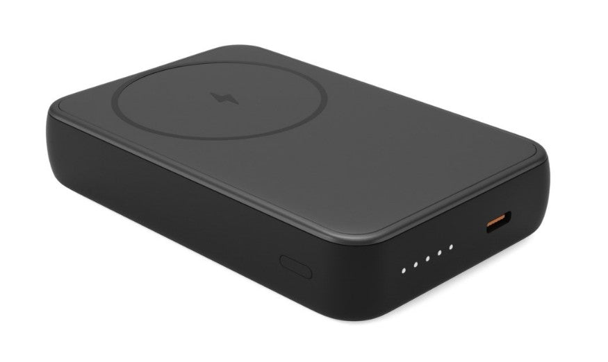 Magsafe Powerbank 10000 mAh sort, rektangulær med cirkulær ladeplade, LED-indikator, power-knap og USB-C-port.