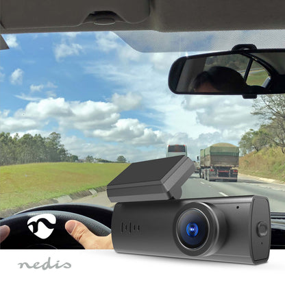 Nedis Dash Cam 1080p med vidvinkel, synligt Nedis-logo nederst til venstre, monteret i forruden.