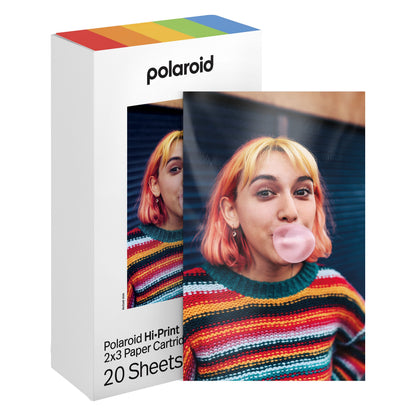 Polaroid Hi-Print Gen 2 fotopapir 20-pak æske med motiv af ung person med pink hår der tygger bobletyggegummi.
