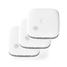 Nedis Smart Wi-Fi Røgalarm 3-pak, firkantet hvidt design, afrundede hjørner, runde testknapper, små højtalerhuller.
