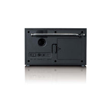 Lenco bærbar DAB+/FM-radio sort, bagudvendt, Bluetooth 5.1, antenne, strømafbryder, audio jack og batterirum.