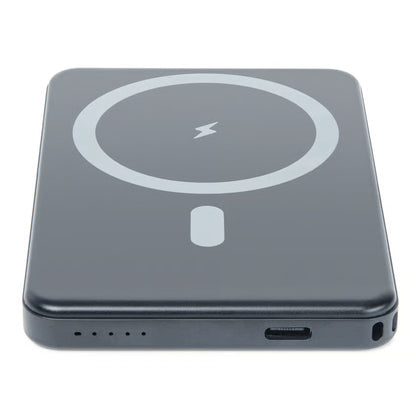 Linocell Magnetisk powerbank 5000 mAh, sort, rektangulær med opladersymbol, LED-indikator, USB-C-port, MagSafe, 15 W trådløs opladning, 20 W udgangseffekt.
