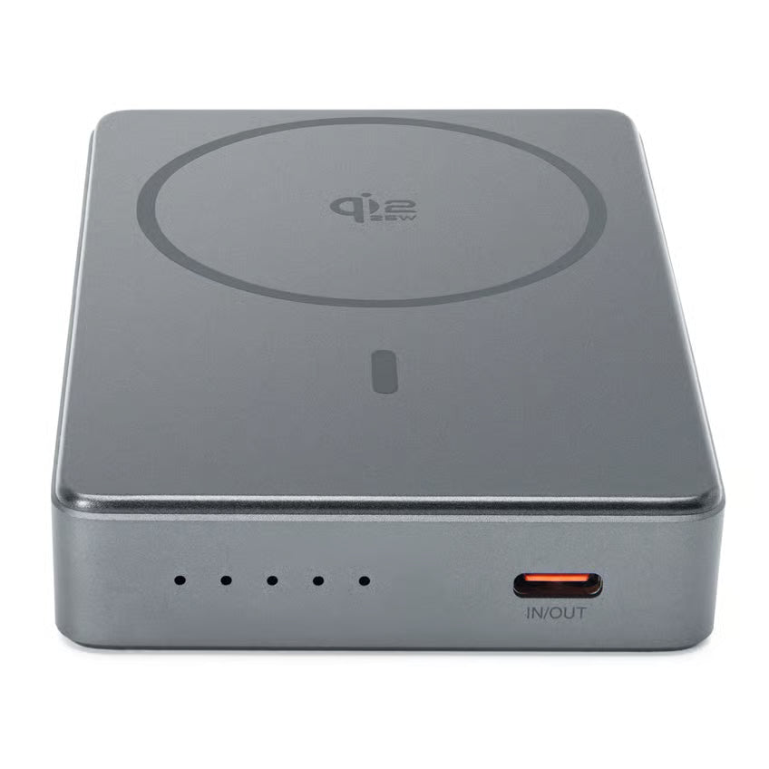 LINOCELL Premium High-Speed magnetisk powerbank 35 W PD 10.000 mAh, grå med Qi-logo, fire LED-lamper og USB-C IN/OUT-port foran.