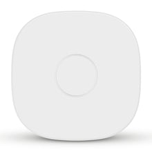 Housegard Luma smart hub hvid, kvadratisk med afrundede hjørner og cirkulær fordybning i midten til røgalarmer.